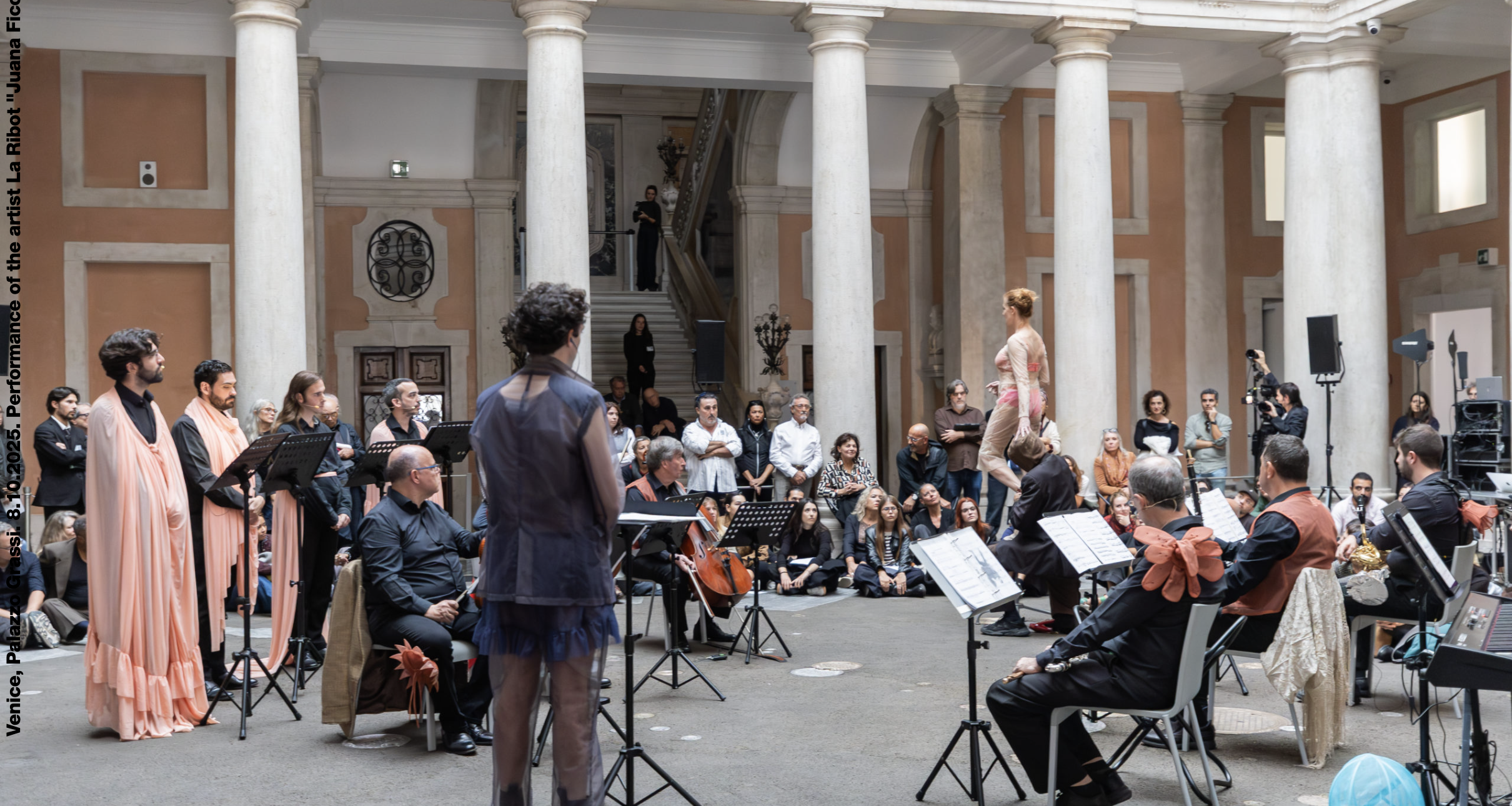 JUANA FICCIÓN costume 4